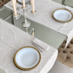 Chemin de table en coton à motifs — 140 × 50 cm
